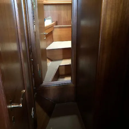 Úszó hotel Sirdrake *